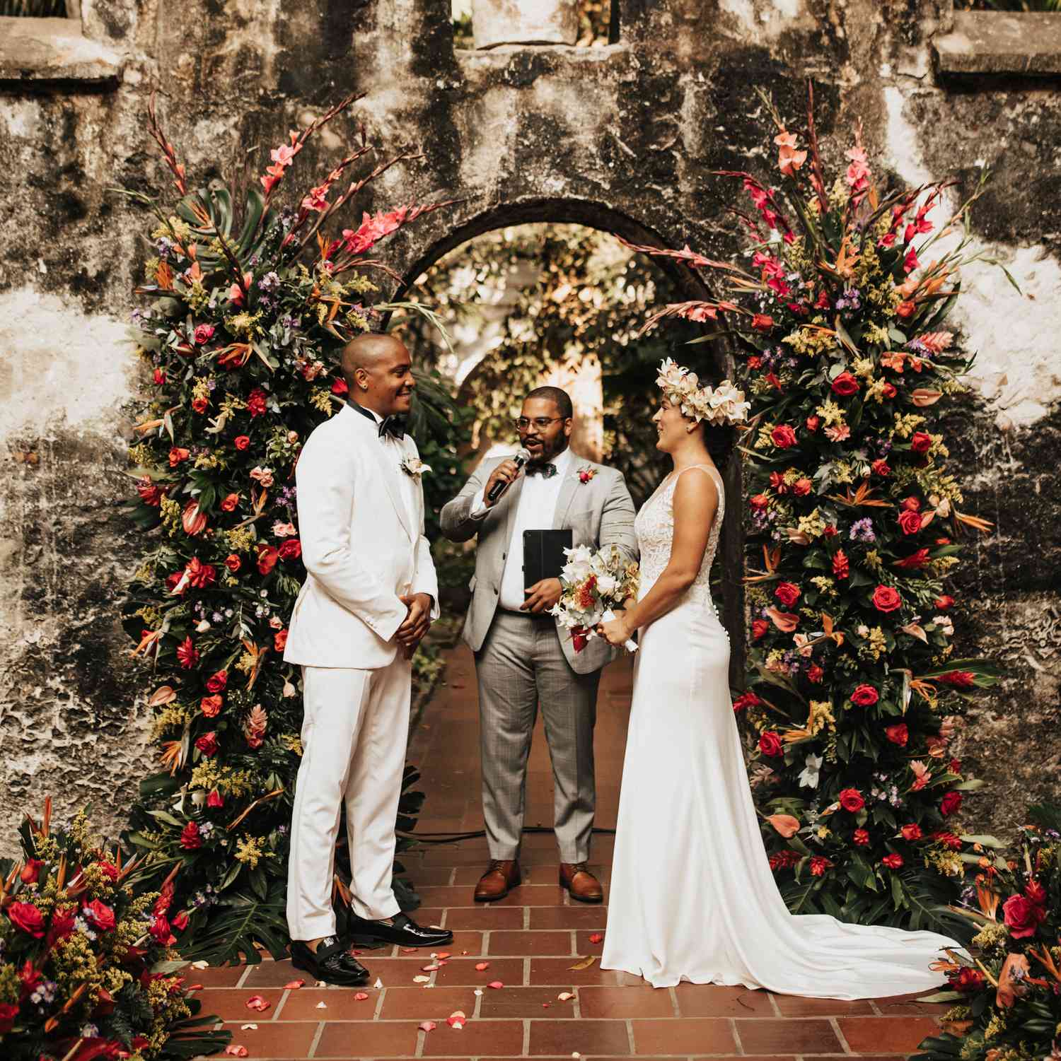 officiant-b051ea9ee6324aaead94f84b8ad3f7f0